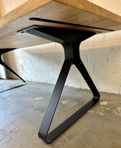 Vollmetall Triangle Massivstahl Gestell Set schwarz pulverbeschichtet für Tischplatten