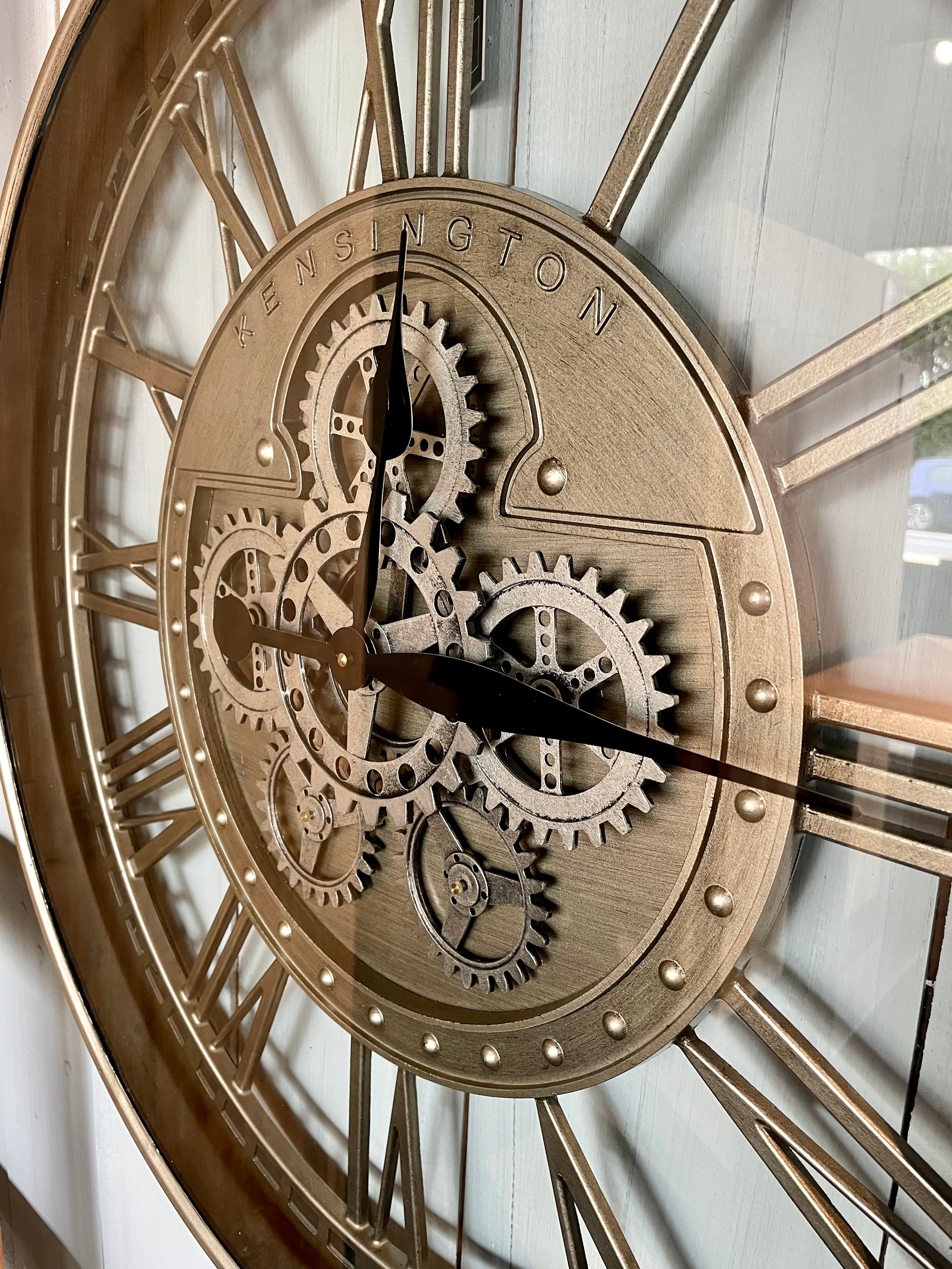 70 cm KENSINGTON Wanduhr Zahnrad Zählwerk Animation silber grau.