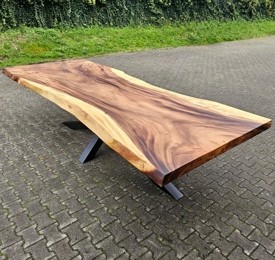 Mammut Baumstamm Esstisch Suar 350 lang und 8 cm massiv mit 240 cm Spider Gestell