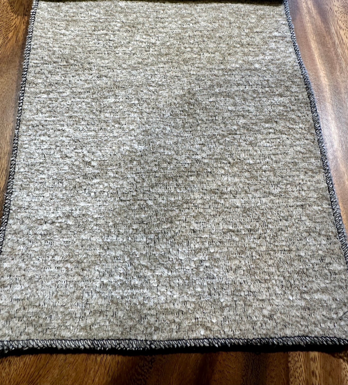Chaise de salle à manger pivotante à 360 degrés avec accoudoirs July en tissu rétro, disponible en 5 coloris