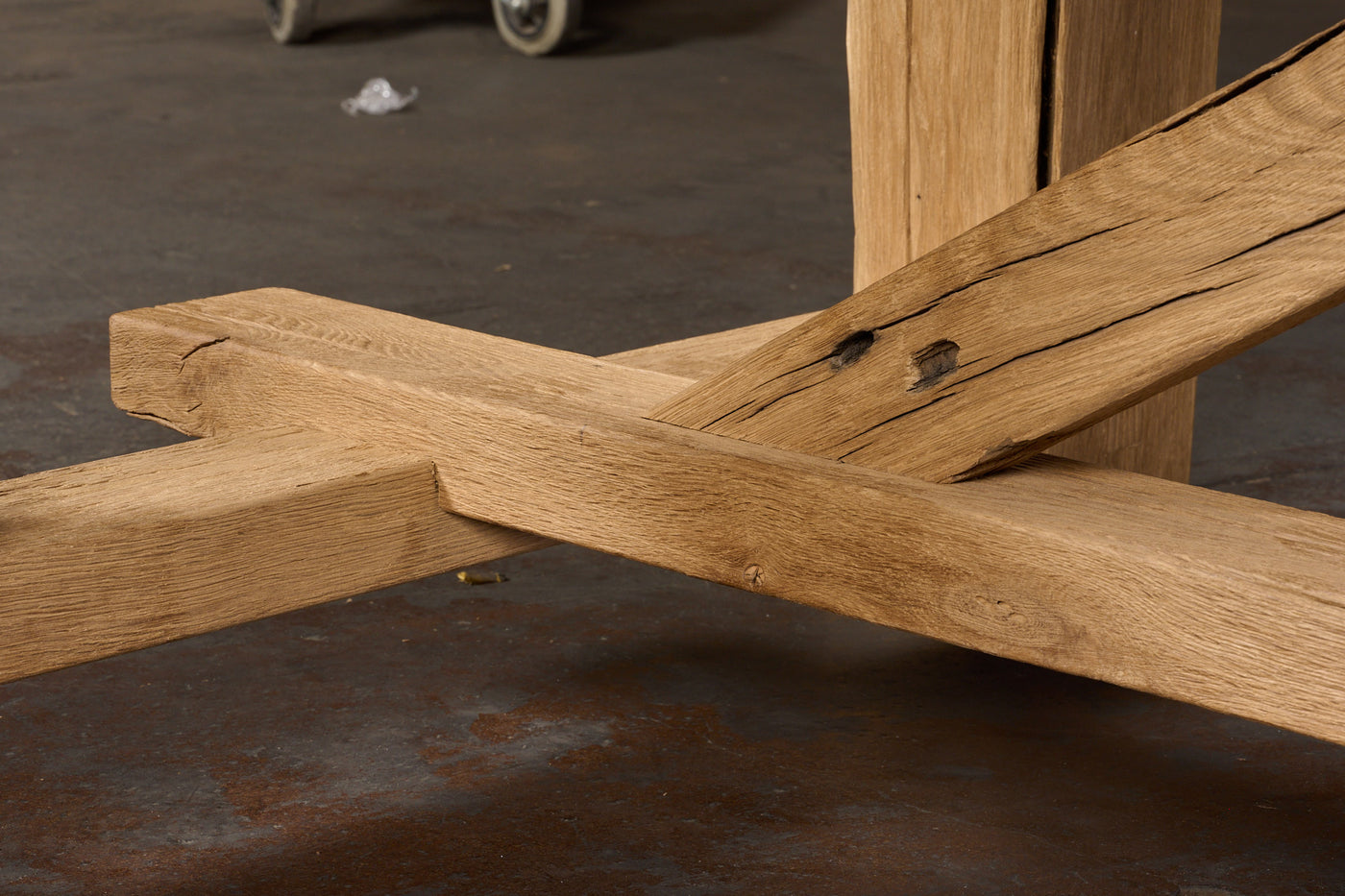 Table monastère Hugo en vieux chêne rustique 250 & 300 à 500 cm avec piètement en bois