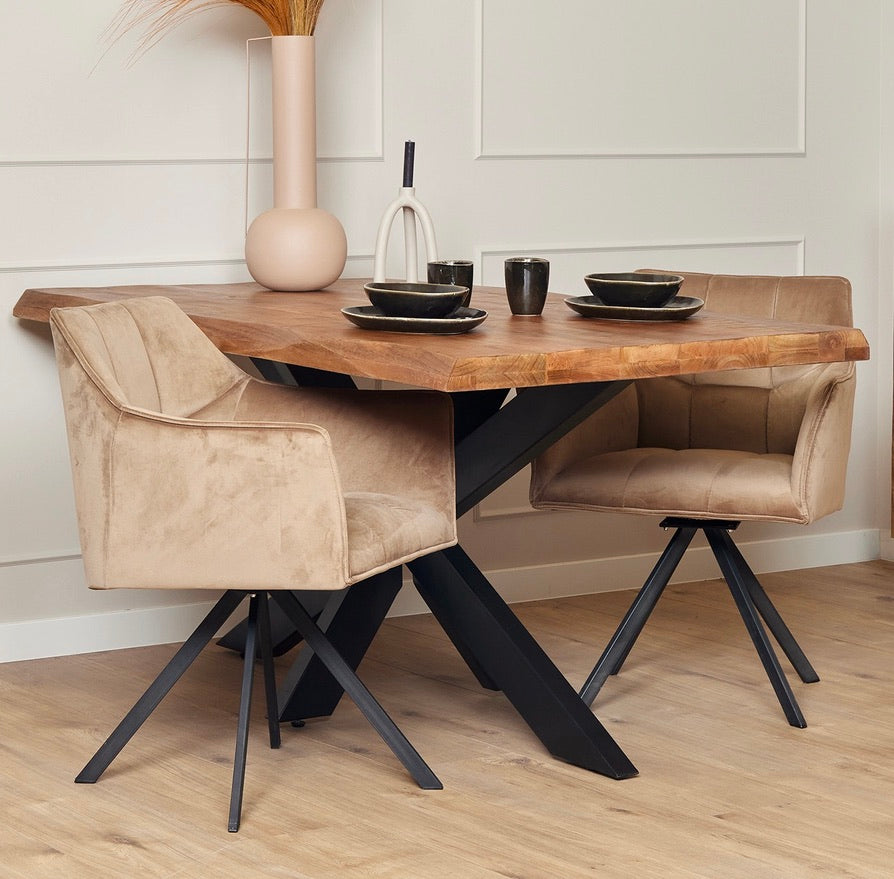 Baumkante Esstisch Bosto Mangoholz dunkel 160 bis 300 cm in 6 cm mit Spider Gestell