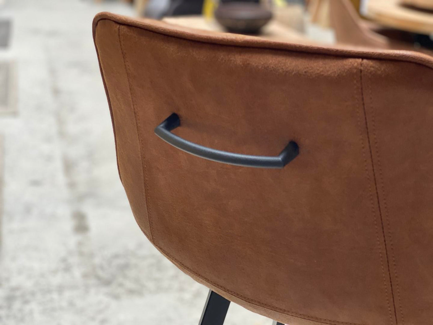 Tabouret de bar avec poignée microfibre Köln en 3 couleurs Anthracite Cognac-Marron Vert