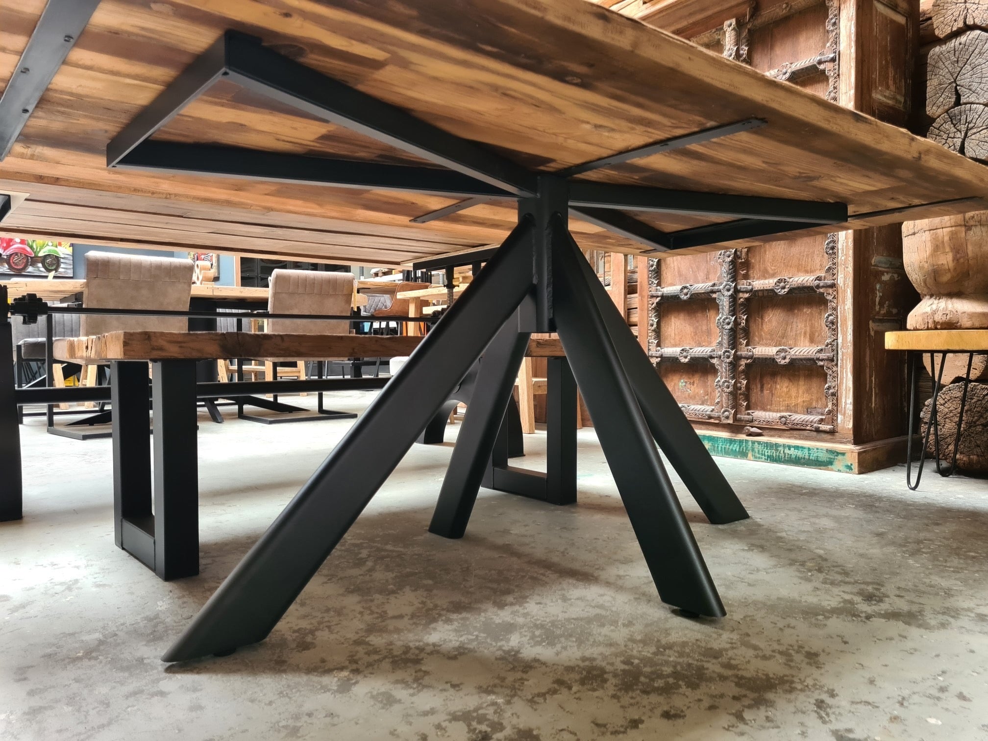 Sternfuß oval Metall Gestell schwarz pulverbeschichtet 140 cm mittig