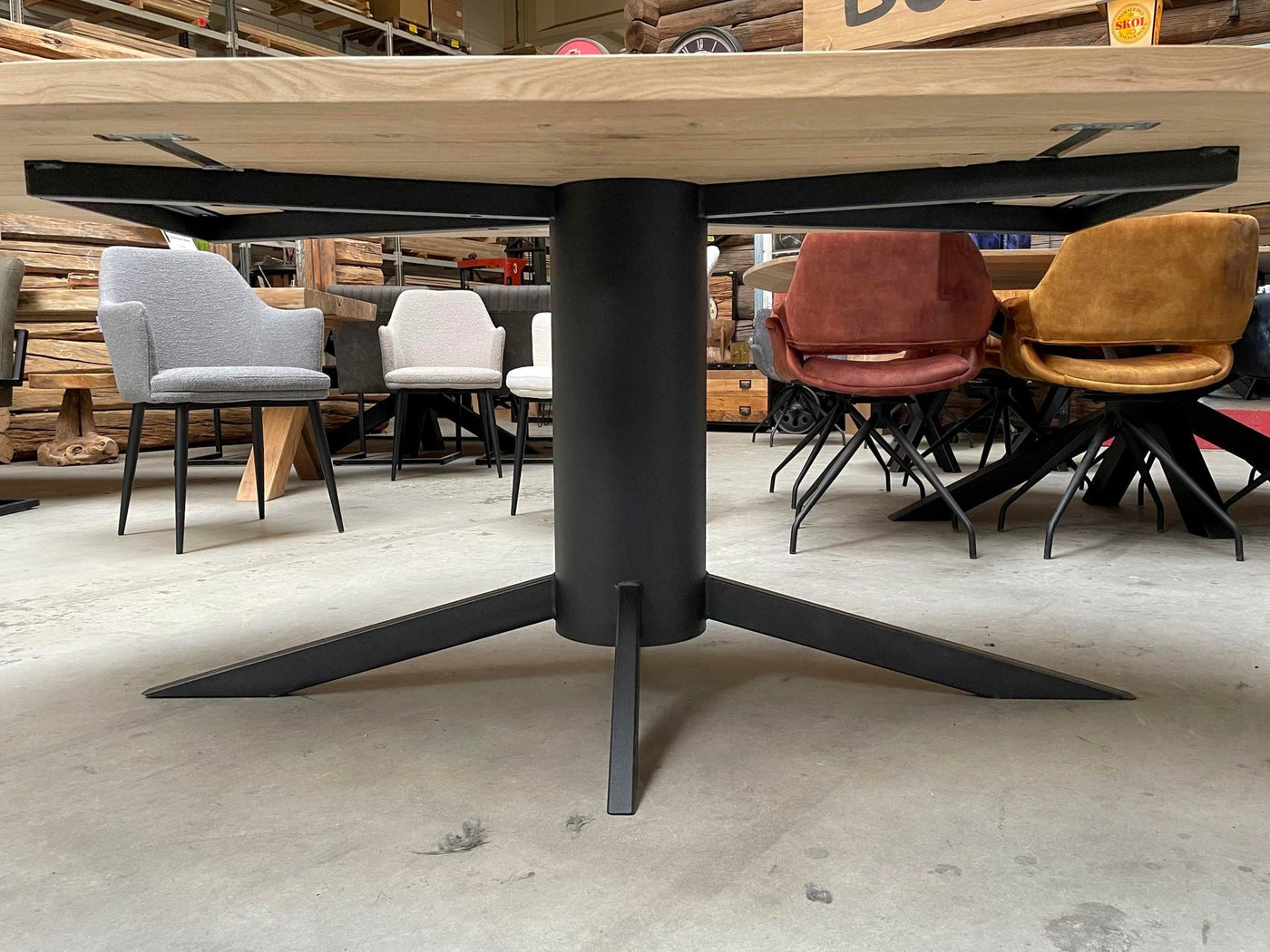Zylinder Metall Gestell schwarz pulverbeschichtet 140 cm mittig
