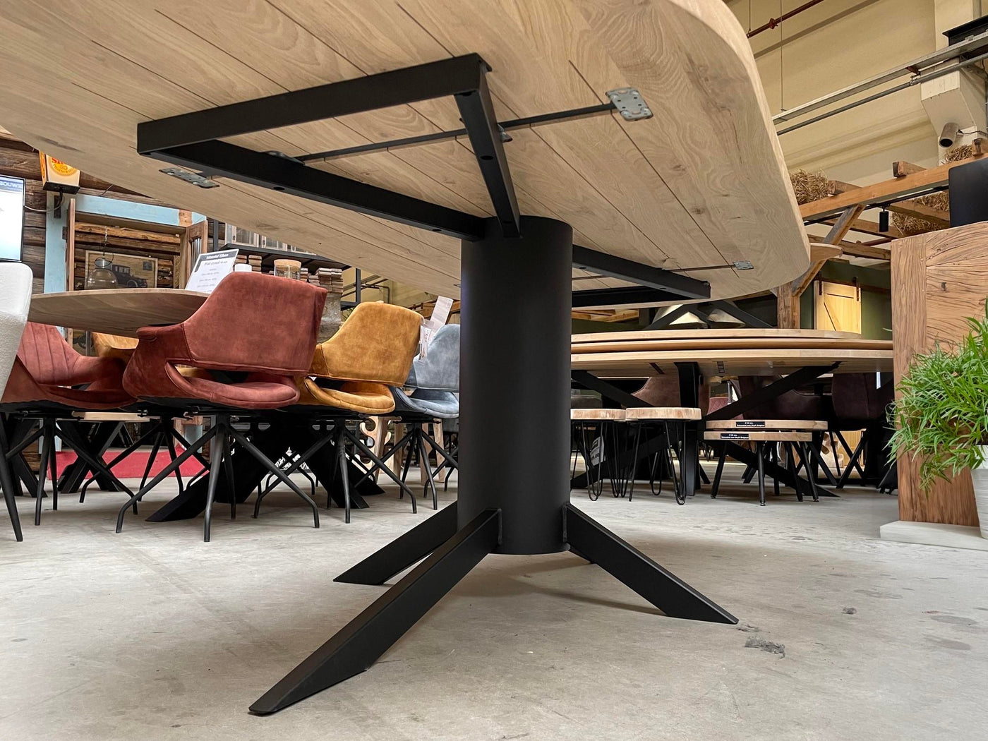 Zylinder Metall Gestell schwarz pulverbeschichtet 140 cm mittig