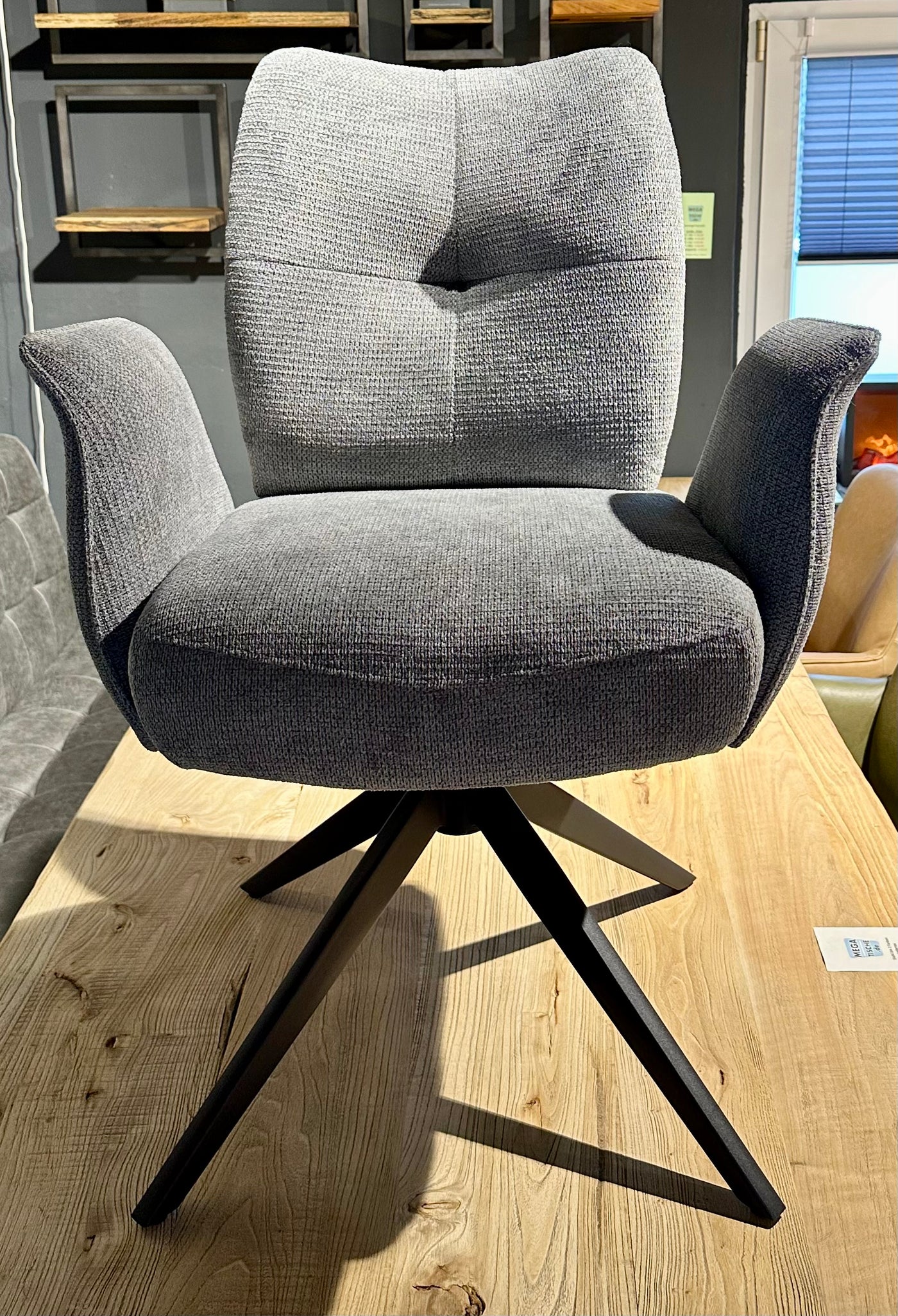 Drehbarer Esszimmer Stuhl Lars mit Armlehnen Aragon Stoff in 6 Farben Rose Champagne Gelb Braun Grau Blau