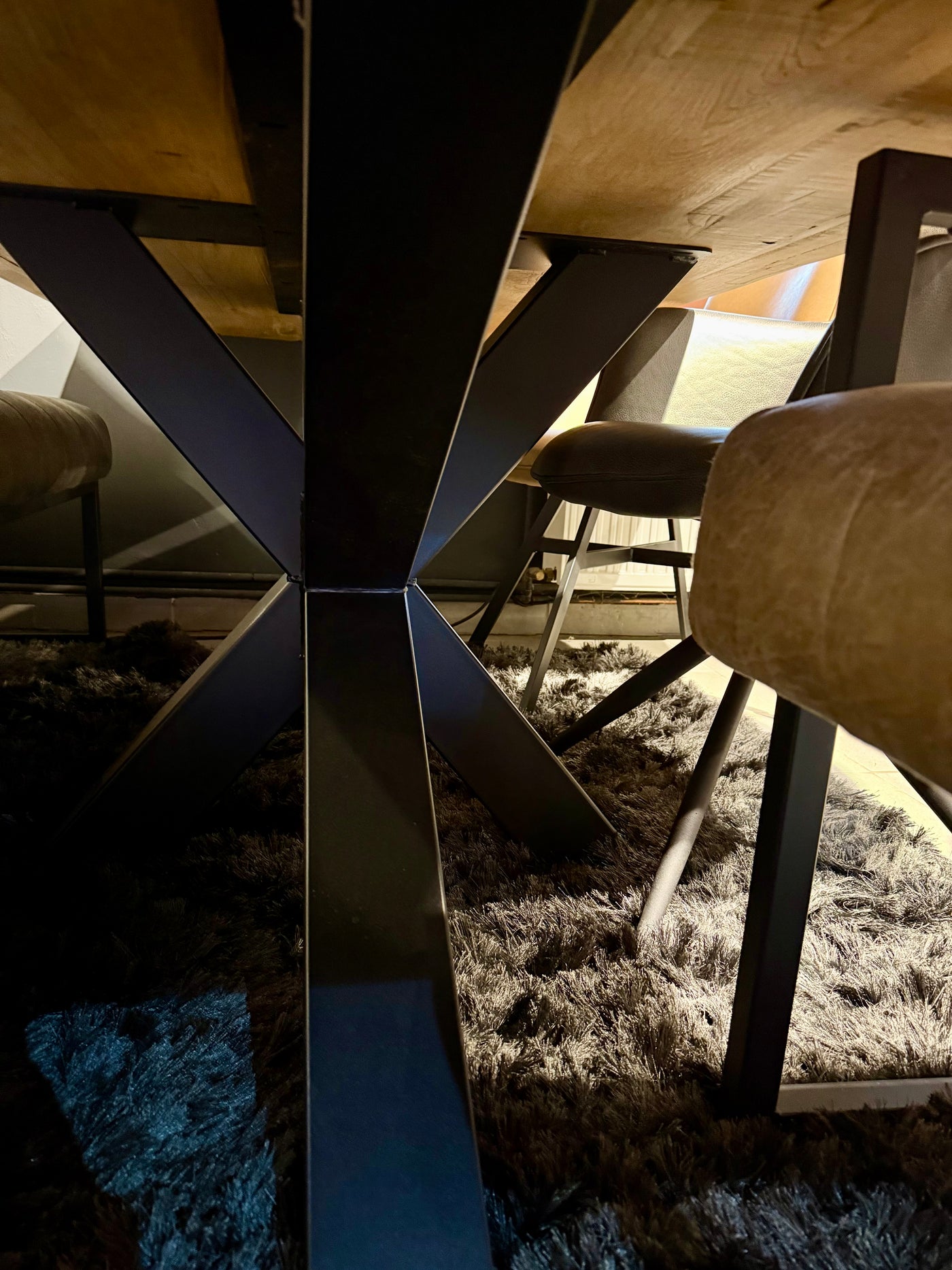 8 cm Esstisch Mönchengladbach recyceltes Ulmenholz in 4 Größen mit Gestell Spider