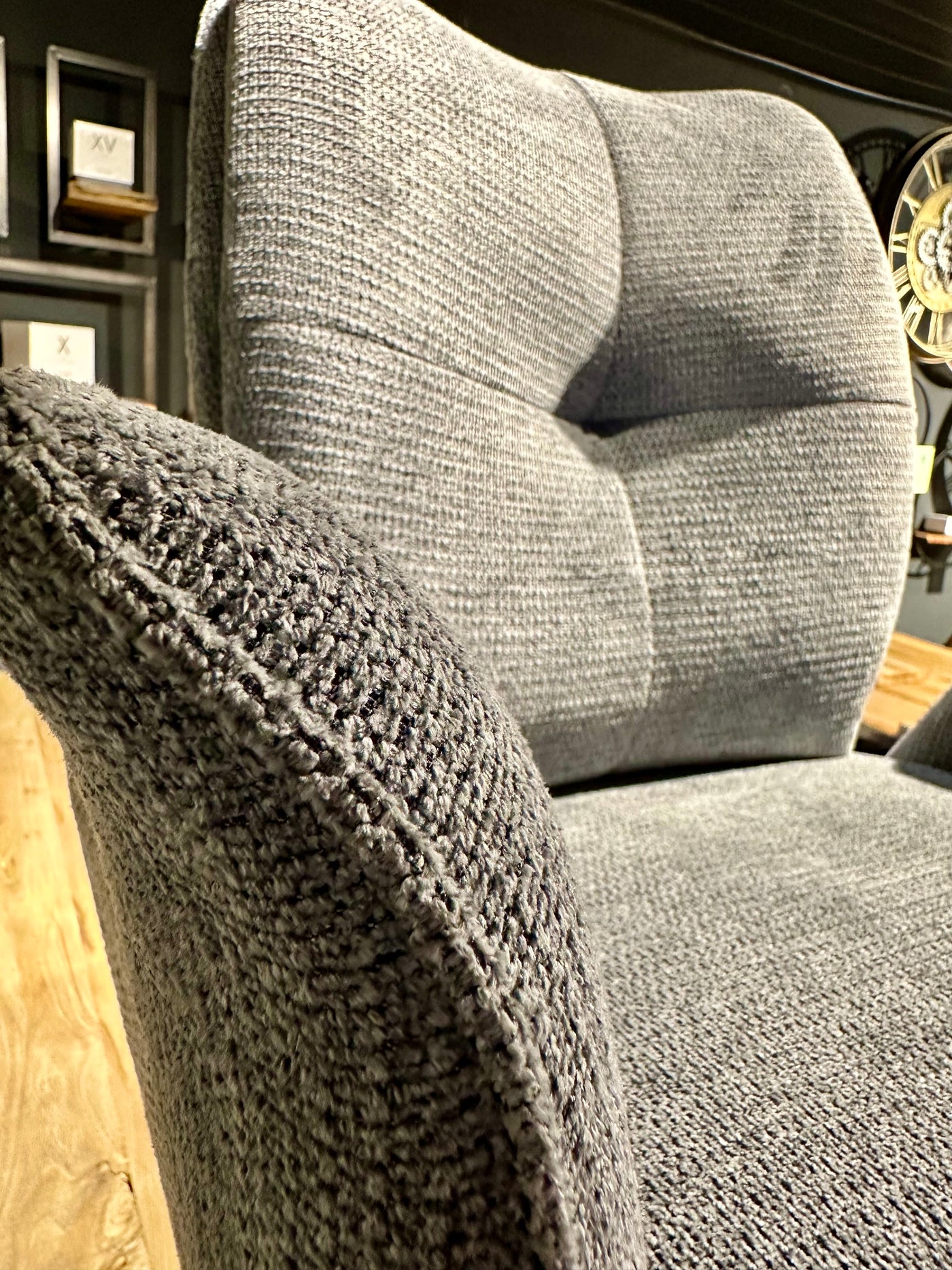 Drehbarer Esszimmer Stuhl Lars mit Armlehnen Aragon Stoff in 6 Farben Rose Champagne Gelb Braun Grau Blau