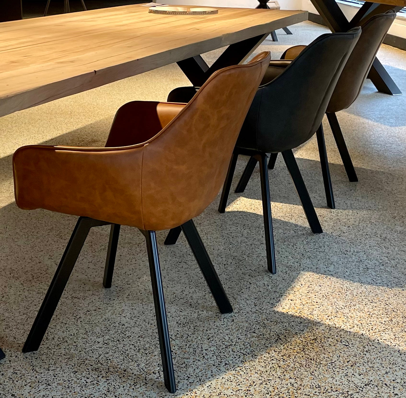 Drehbarer Armlehnen Stuhl Ringo Kunstleder in 3 Farben Anthrazit Braun Cognac