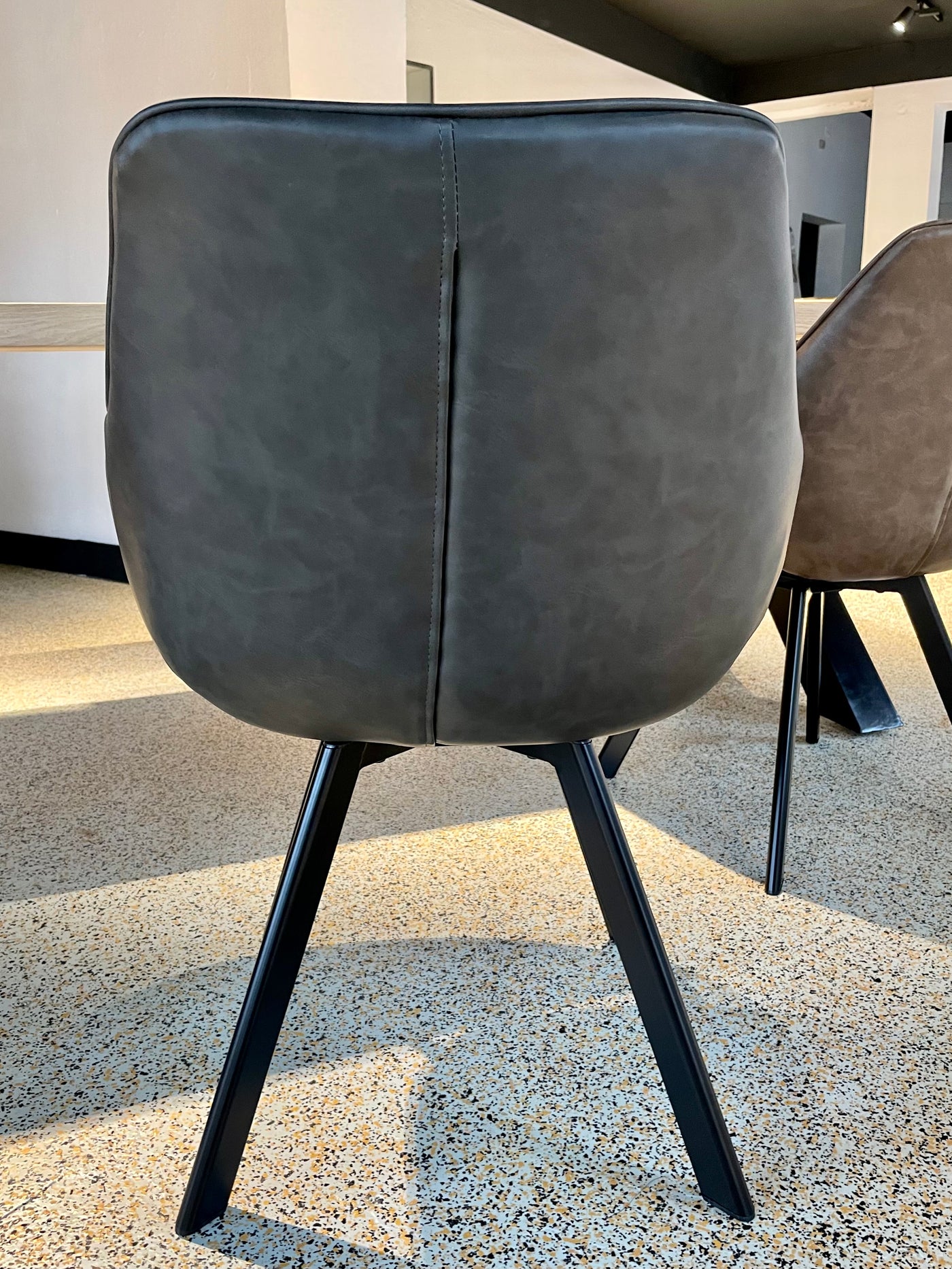 Drehbarer Armlehnen Stuhl Ringo Kunstleder in 3 Farben Anthrazit Braun Cognac