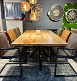 Esstisch Riga Alteiche massiv 180 cm in 4 cm Dicke Holz Lack mit Spider Metall Gestell schwarz Einzelstück