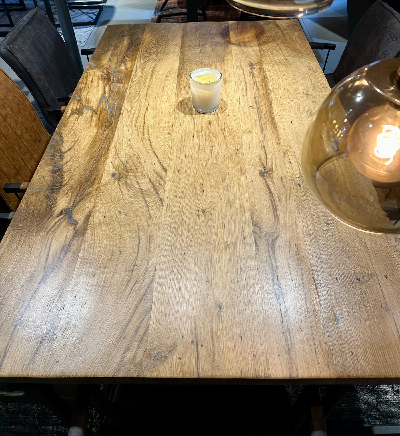 Esstisch Riga Alteiche massiv 180 cm in 4 cm Dicke Holz Lack mit Spider Metall Gestell schwarz Einzelstück