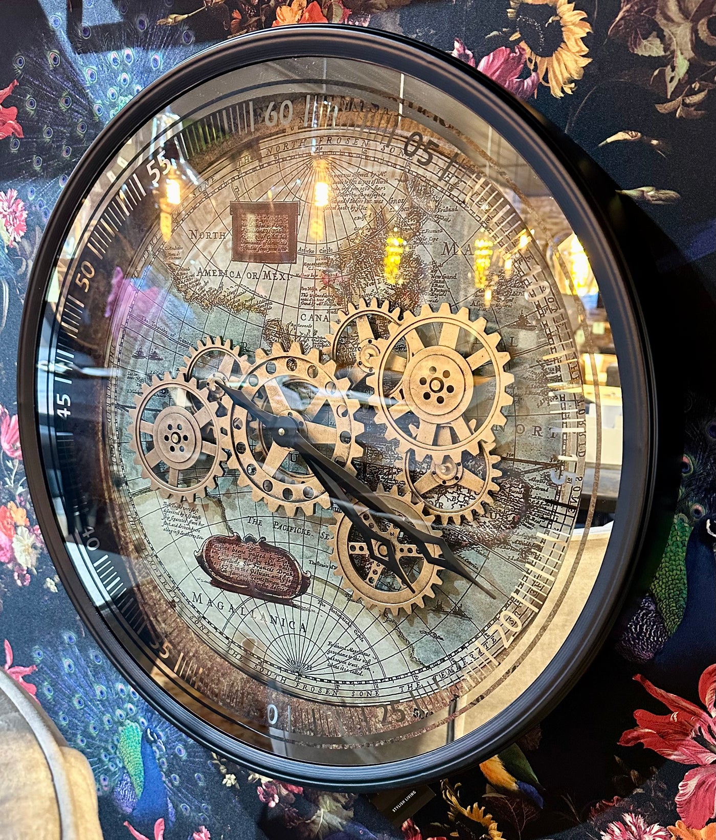 Landkarte Vintage Wanduhr 60 cm rund schwarz Chrom Zahnrad animiert