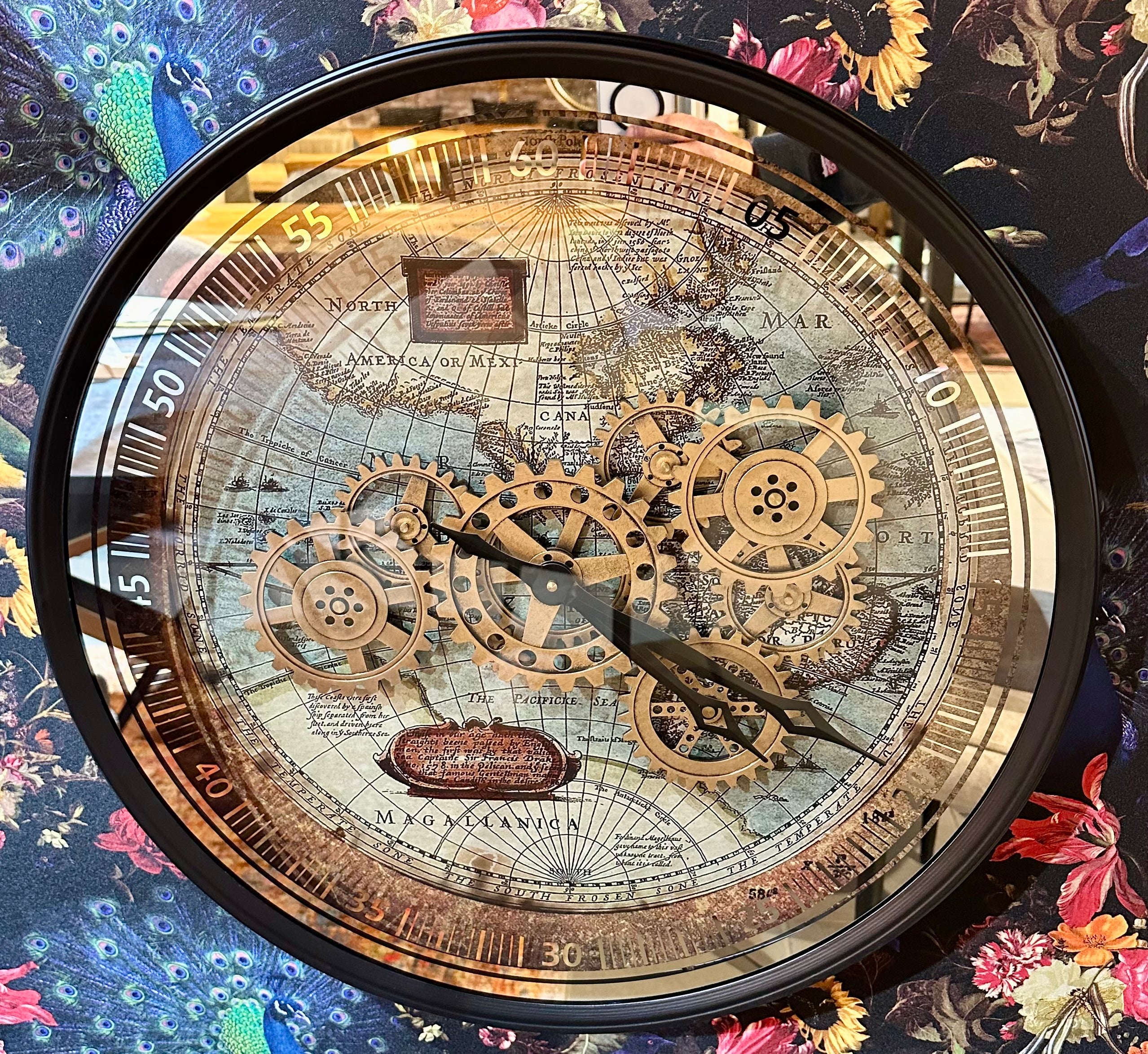 Landkarte Vintage Wanduhr 60 cm rund schwarz Chrom Zahnrad animiert