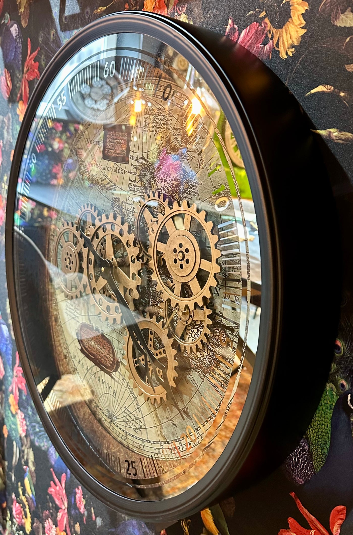 Landkarte Vintage Wanduhr 60 cm rund schwarz Chrom Zahnrad animiert