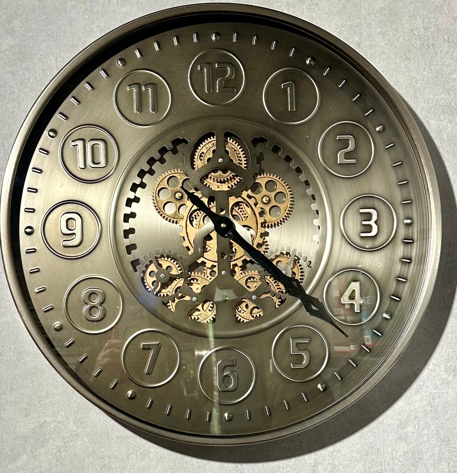 Shelton 60 cm Wanduhr Zahnrad Zählwerk Animation silber grau