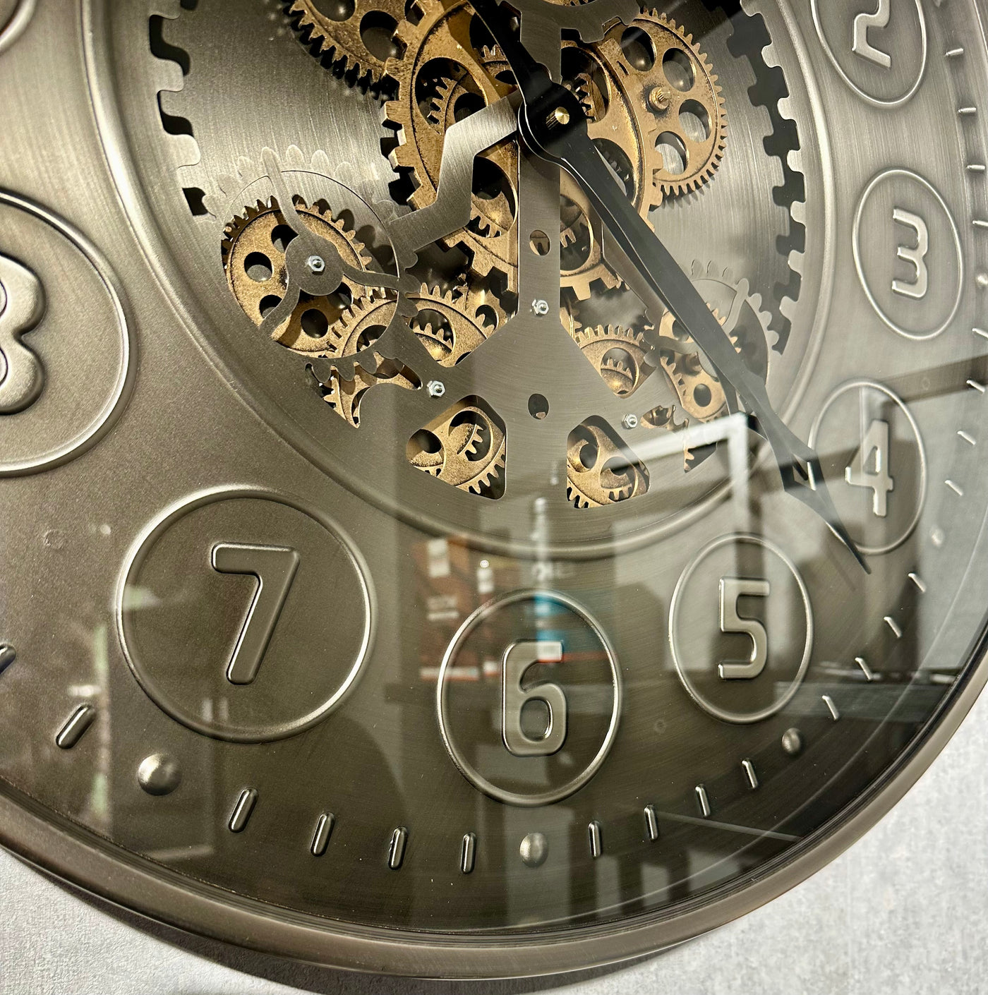 Shelton 60 cm Wanduhr Zahnrad Zählwerk Animation silber grau