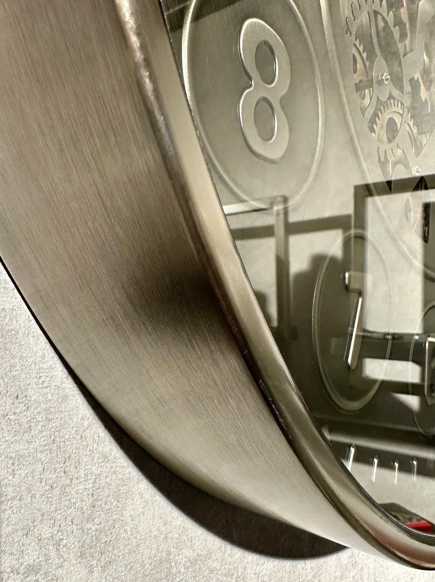 Shelton 60 cm Wanduhr Zahnrad Zählwerk Animation silber grau
