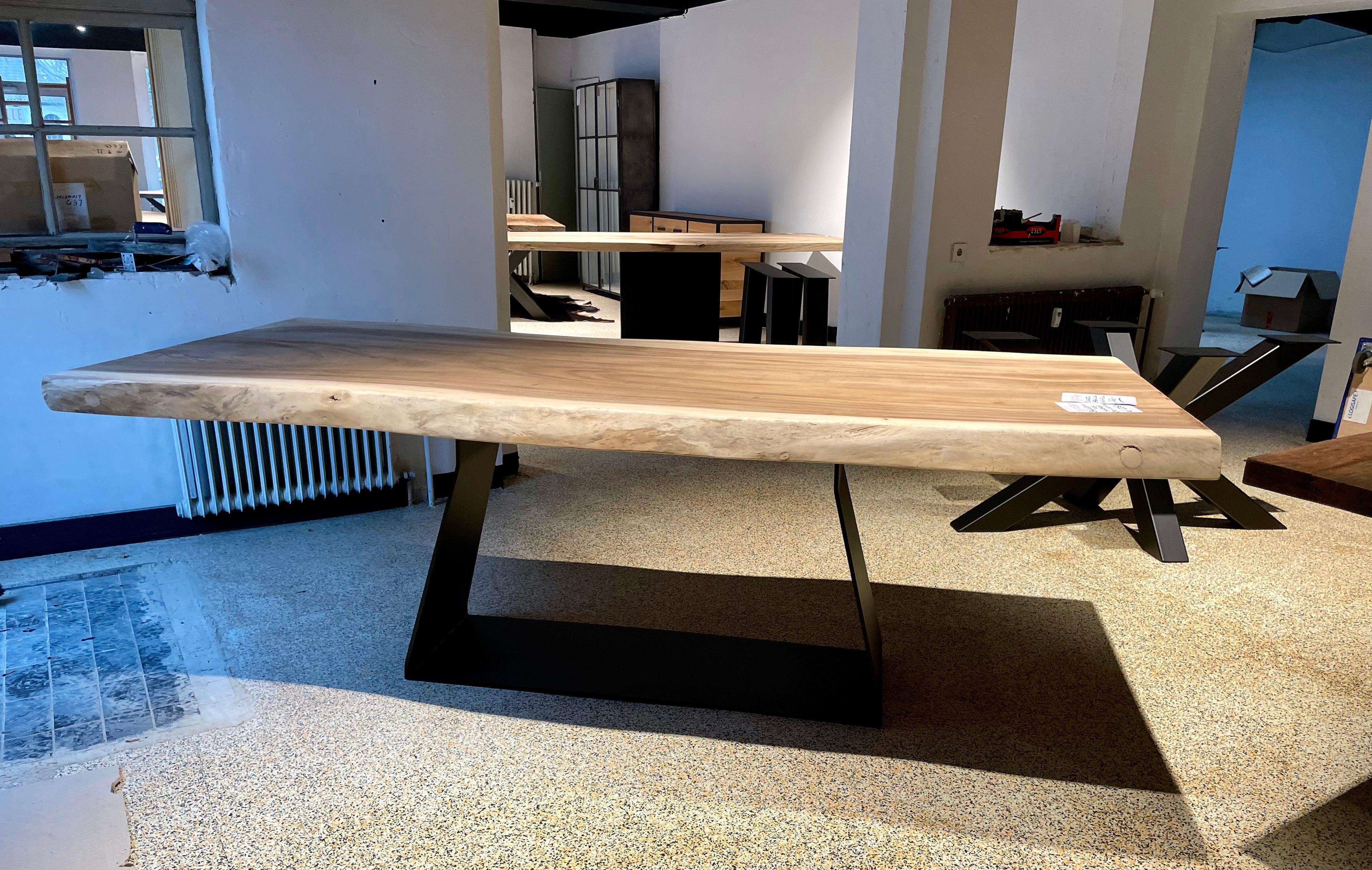 Piètement de table Wang, pied central, métal thermolaqué noir