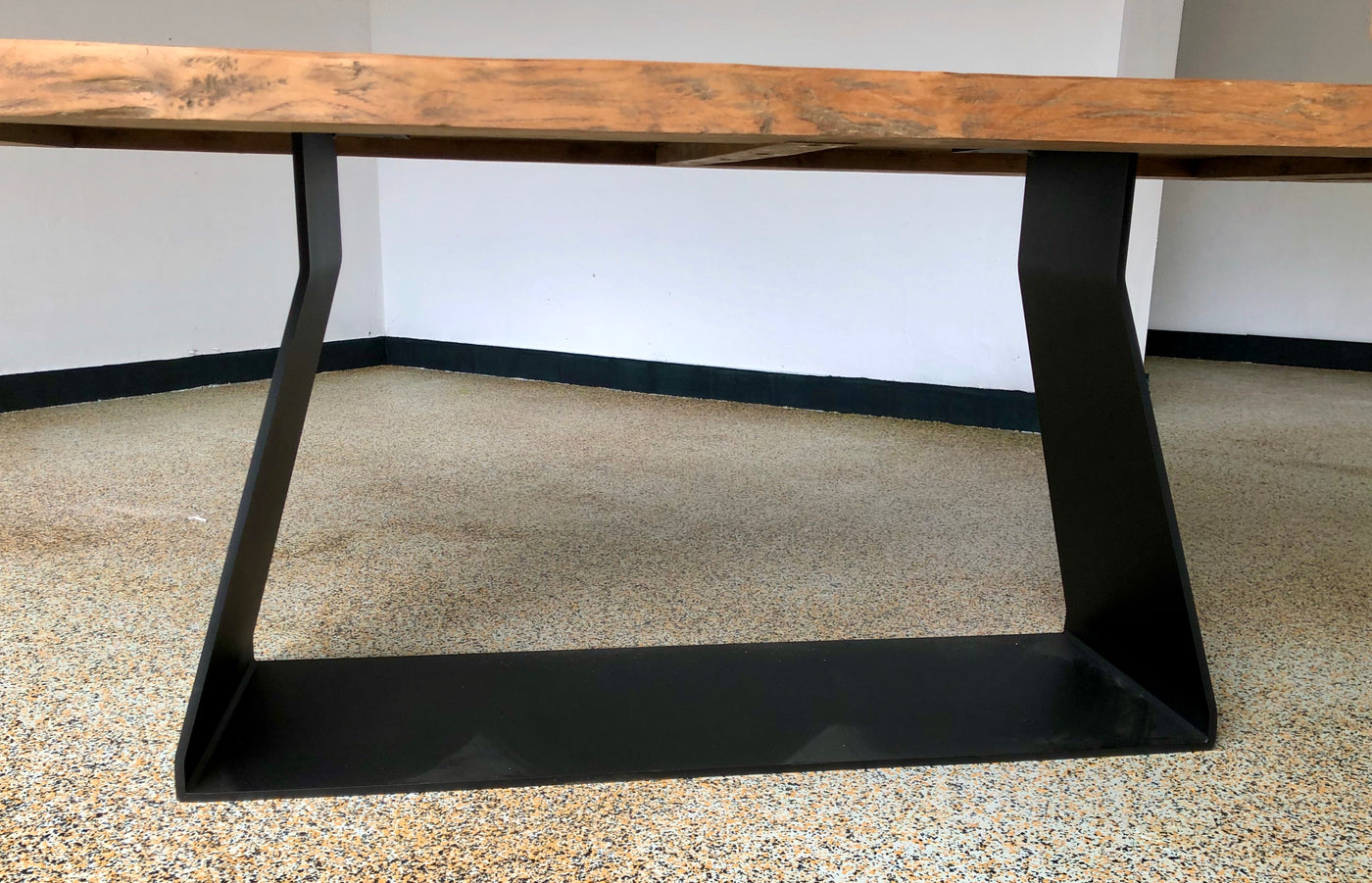 Wang Tischgestell zentrales Tischbein Metall schwarz pulverbeschichtet