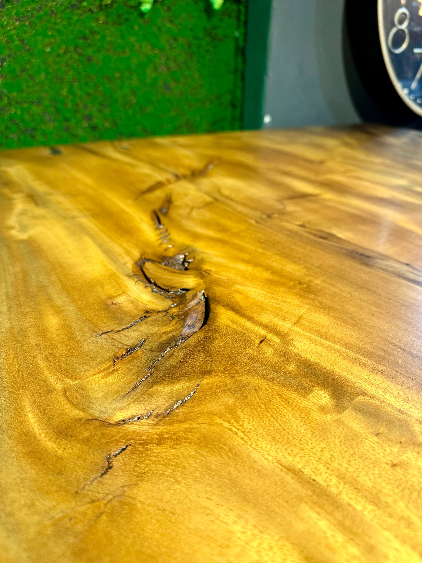 Mammut Baumstamm Esstisch Suar 300 lang und 8 cm massiv mit Spider Gestell