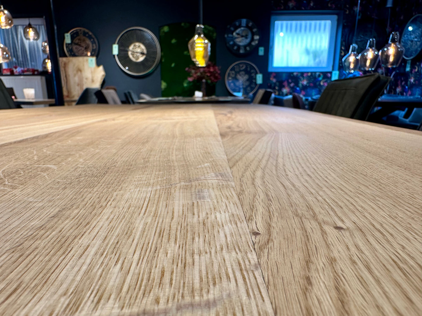 4 Bohlen Baumkante Esstisch Wesel Eiche geölt 260 cm mit X Gestell aus heimischen Holz
