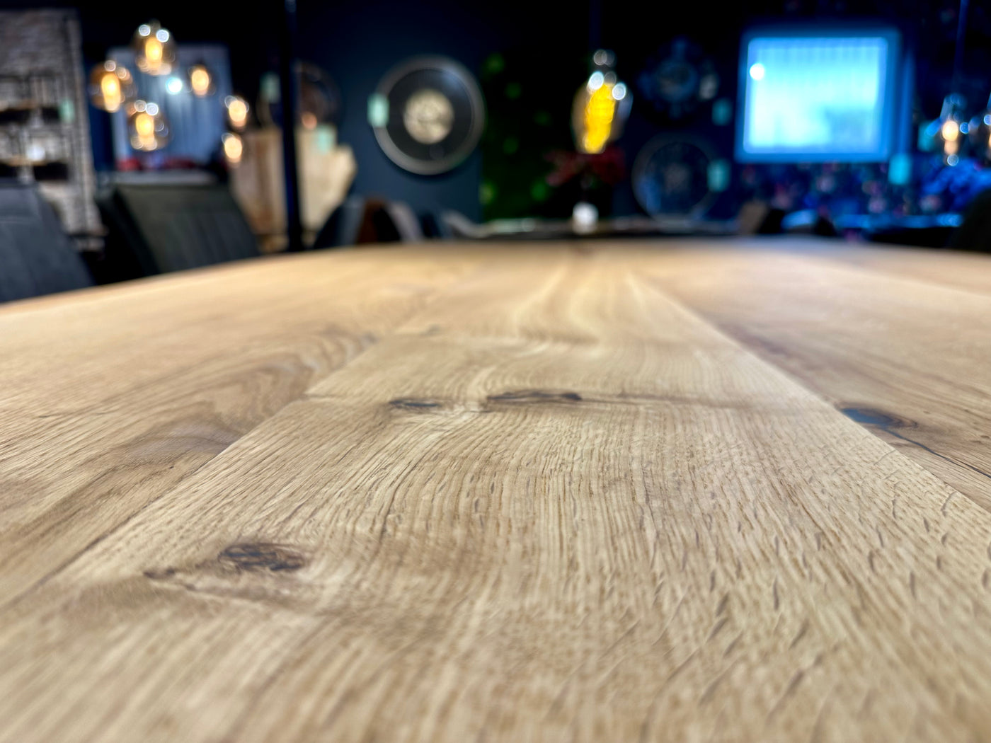 4 Bohlen Baumkante Esstisch Wesel Eiche geölt 260 cm mit X Gestell aus heimischen Holz