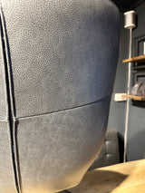 Fauteuil design Kayden en cuir véritable disponible en 34 coloris et 3 variantes de piétement. Chaise en cuir pivotante.