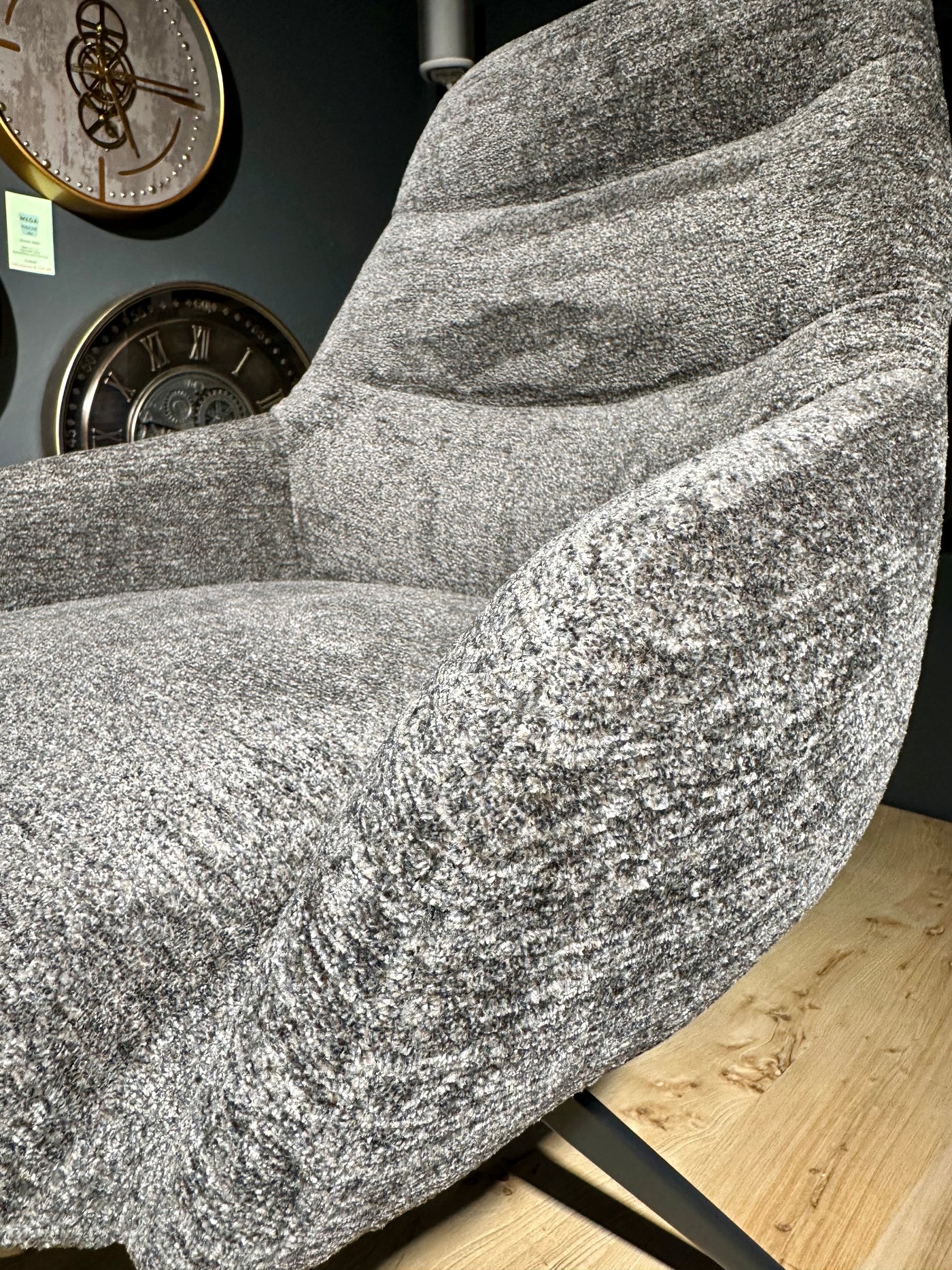 Chaise de salle à manger pivotante à 360 degrés avec accoudoirs July en tissu rétro, disponible en 5 coloris