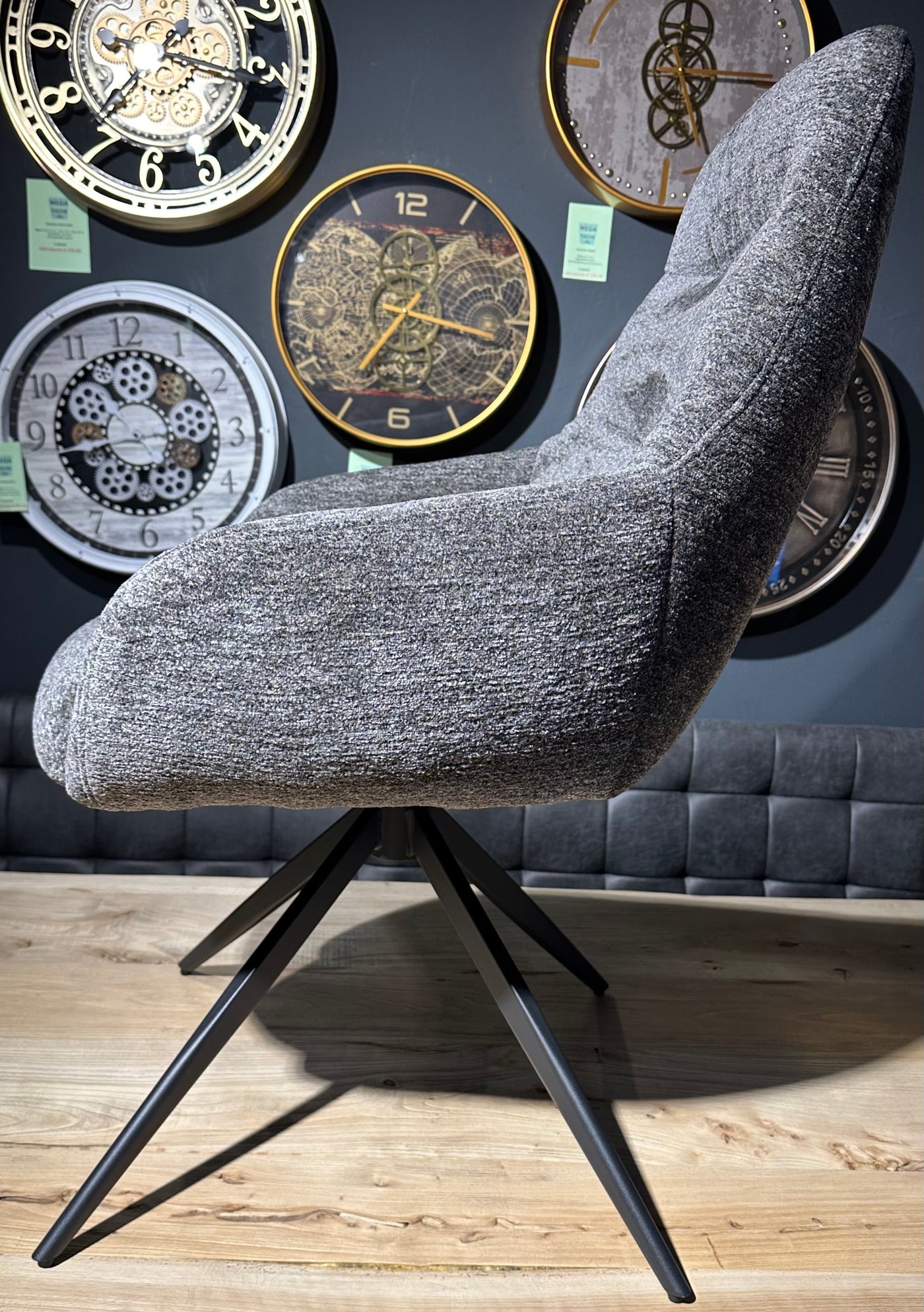 Chaise de salle à manger pivotante à 360 degrés avec accoudoirs July en tissu rétro, disponible en 5 coloris