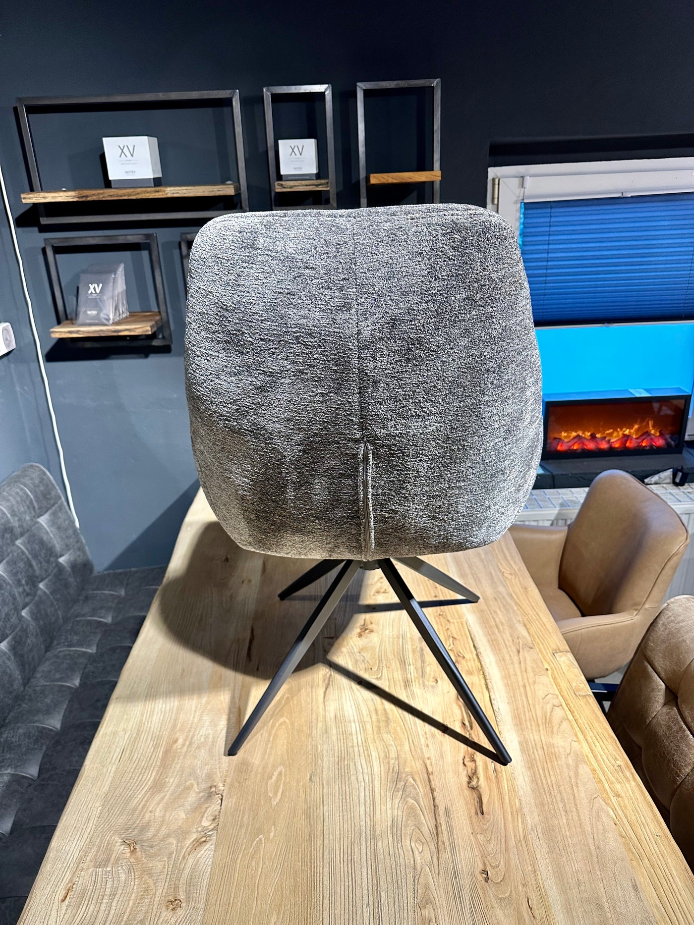 Chaise de salle à manger pivotante à 360 degrés avec accoudoirs July en tissu rétro, disponible en 5 coloris