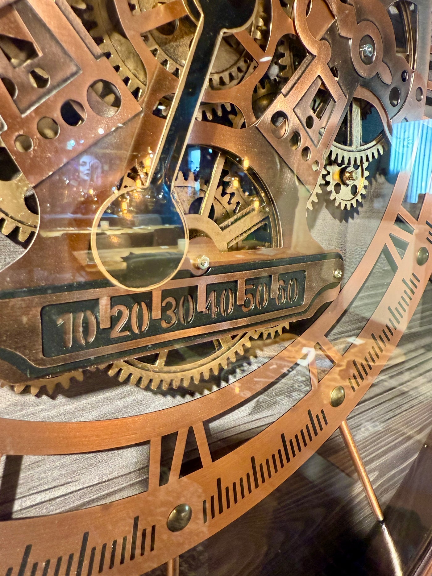 70 cm Wanduhr Zahnrad München Zählwerk Animation Kupfer