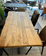 Baumkante Esstisch Bosto Mangoholz dunkel 160 bis 300 cm in 6 cm mit Spider Gestell
