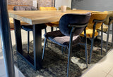 Esstisch Luma Mango massiv Baumkante 180 bis 240 in 6 cm Dicke Holz mit U Metall Gestell schwarz
