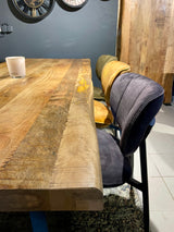 Esstisch Luma Mango massiv Baumkante 180 bis 240 in 6 cm Dicke Holz mit U Metall Gestell schwarz