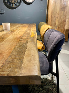 Esstisch Luma Mango massiv Baumkante 180 bis 240 in 6 cm Dicke Holz mit U Metall Gestell schwarz