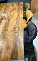 Table à manger Luma en manguier massif, bord naturel, 180 à 240 cm d'épaisseur, 6 cm de bois, avec piètement en U métallique noir