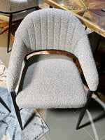 Lade das Bild in den Galerie-Viewer, Armlehnen Stuhl Roman Teddy Stoff in 3 Farben weiß hellgrau anthrazit-grau mit Metallgestell
