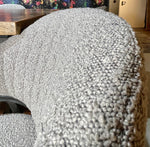 Lade das Bild in den Galerie-Viewer, Armlehnen Stuhl Roman Teddy Stoff in 3 Farben weiß hellgrau anthrazit-grau mit Metallgestell
