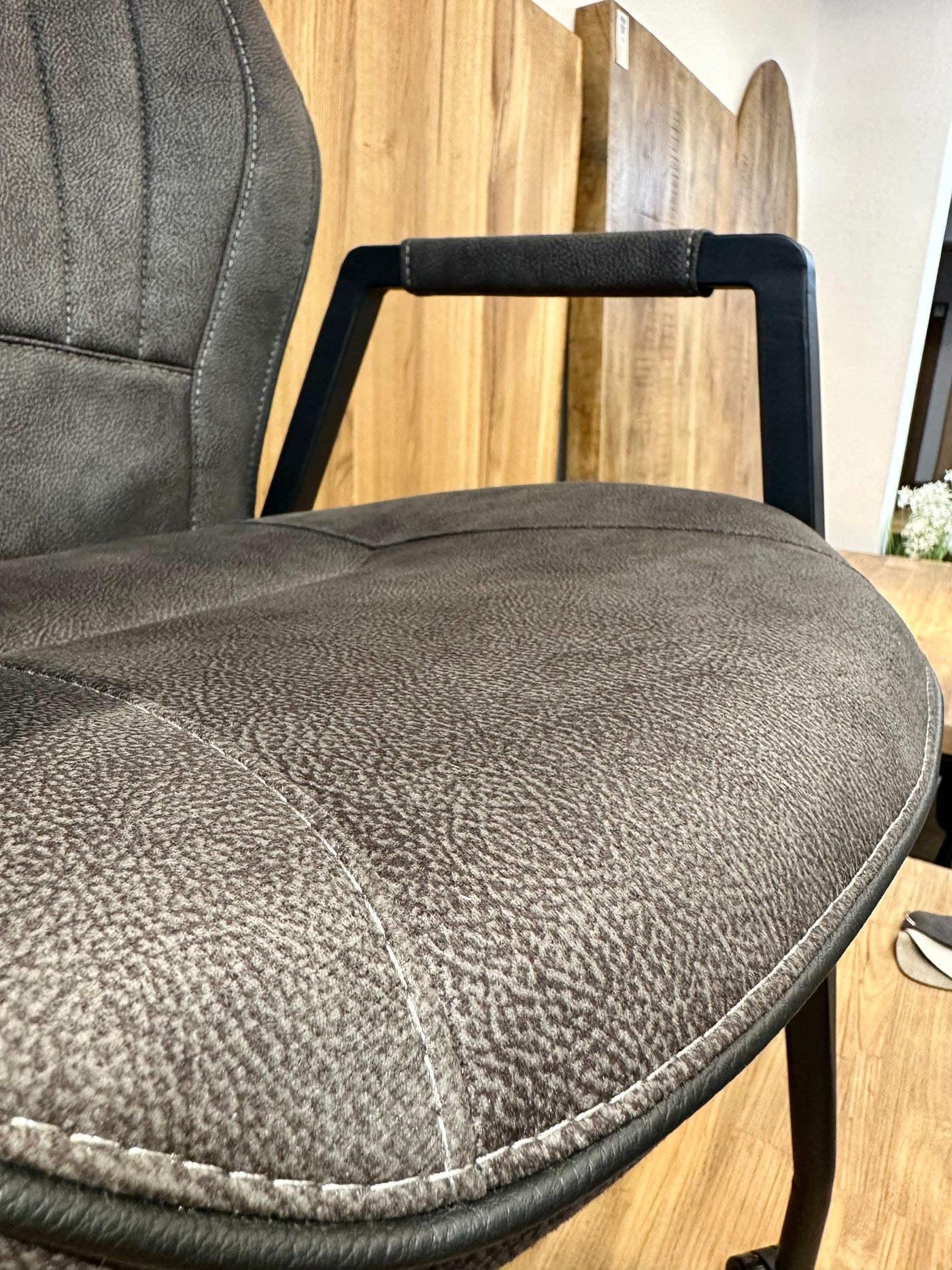 Armlehnenstuhl mit Rollen Fritz Mikrofaser in 3 Farben Cognac-braun Grün Anthrazit