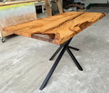 Epoxidharz Baumkante Esstisch Wildeiche 140 cm mit Mikado Gestell