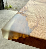 Epoxidharz Baumkante Esstisch Wildeiche 140 cm mit Mikado Gestell