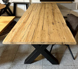 Esstisch Kempen Alteiche massiv 250 cm in 4 cm Dicke Holz mit X Metall Gestell schwarz Einzelstück