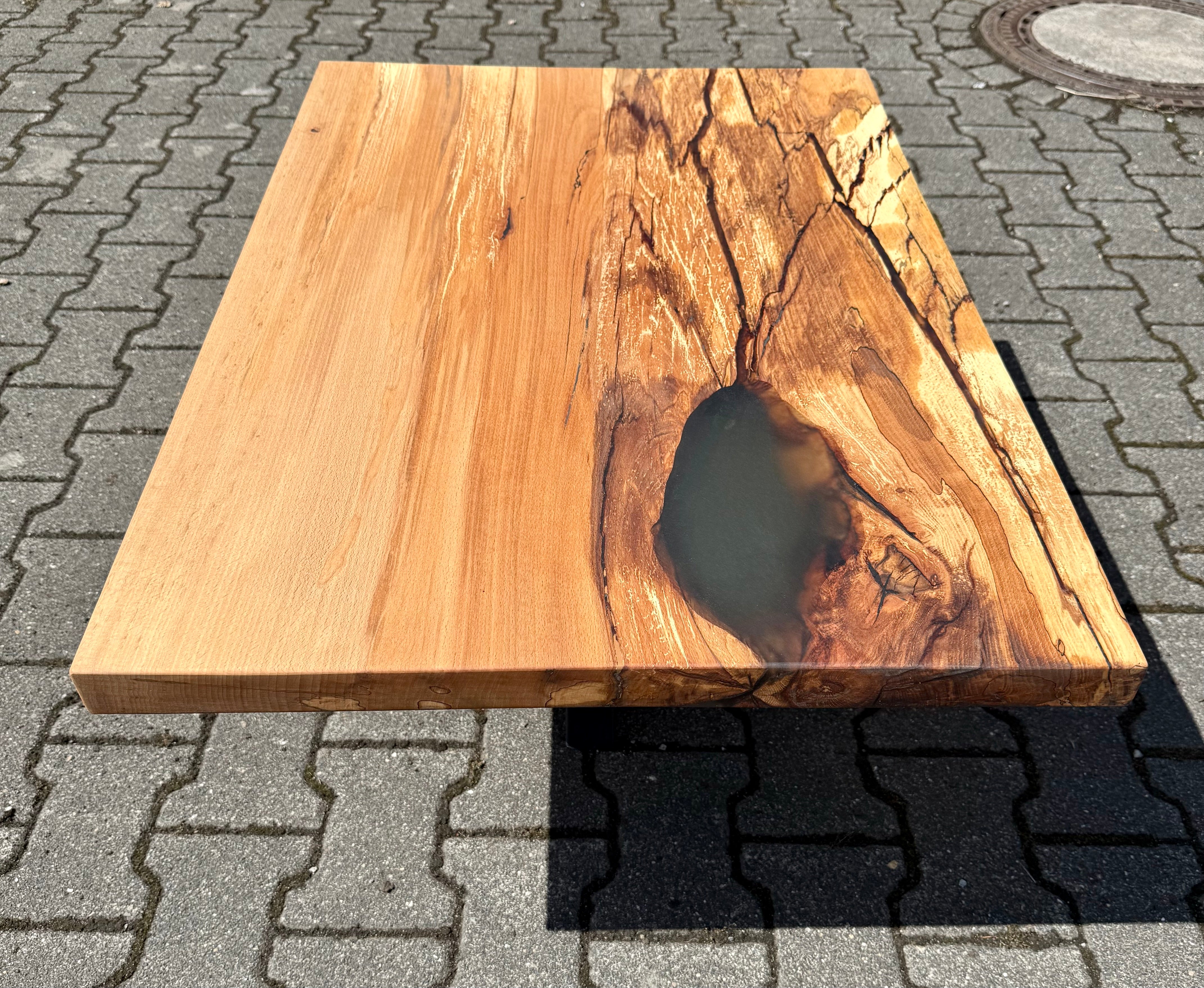 Epoxidharz Couchtisch Kürten Buche massiv 90 cm Massivholz geölt mit Spider Metall Gestell schwarz