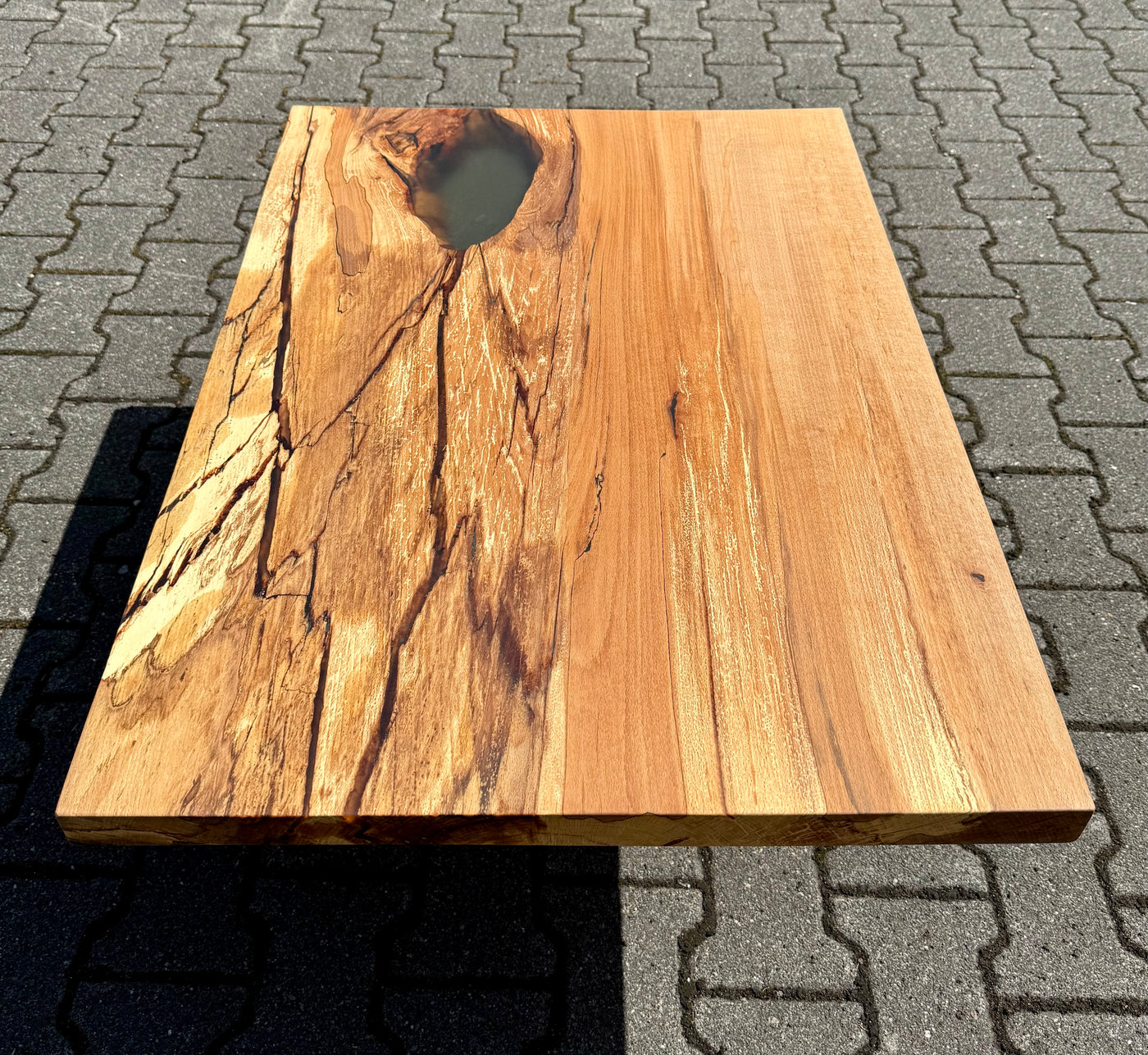 Epoxidharz Couchtisch Kürten Buche massiv 90 cm Massivholz geölt mit Spider Metall Gestell schwarz