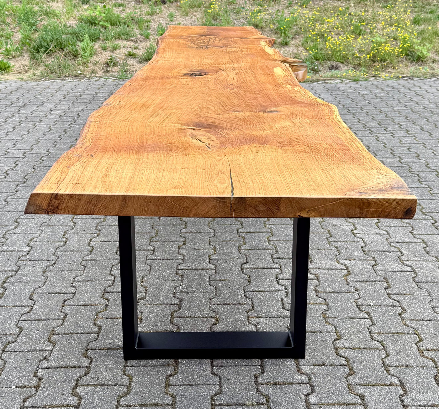 Epoxidharz 400 cm Baumstamm Esstisch Wildeiche geschliffen mit U-Set Gestell
