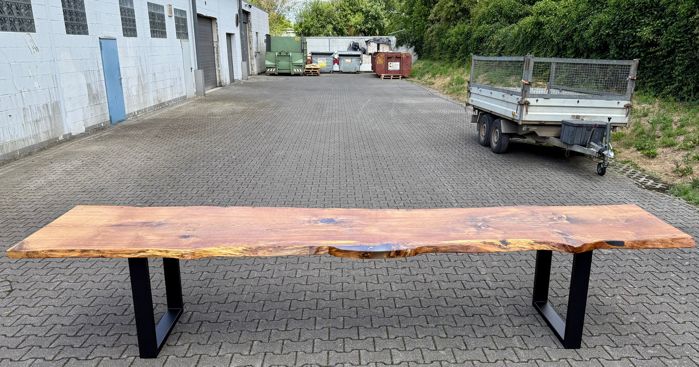 Epoxidharz 400 cm Baumstamm Esstisch Wildeiche geschliffen mit U-Set Gestell