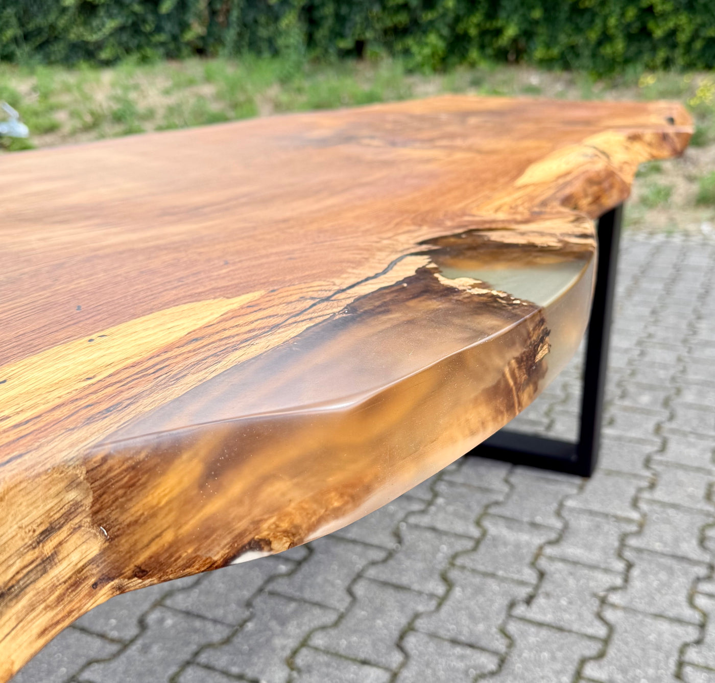 Epoxidharz 400 cm Baumstamm Esstisch Wildeiche geschliffen mit U-Set Gestell