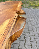 Epoxidharz 400 cm Baumstamm Esstisch Wildeiche geschliffen mit U-Set Gestell